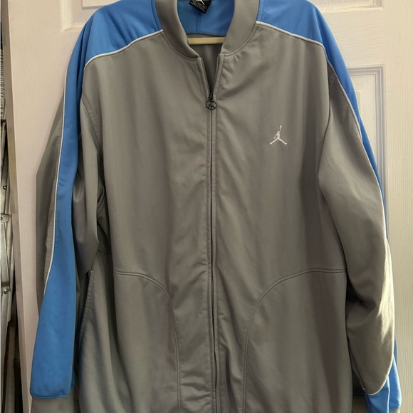 Light weight jacket - Picture 2 of 3